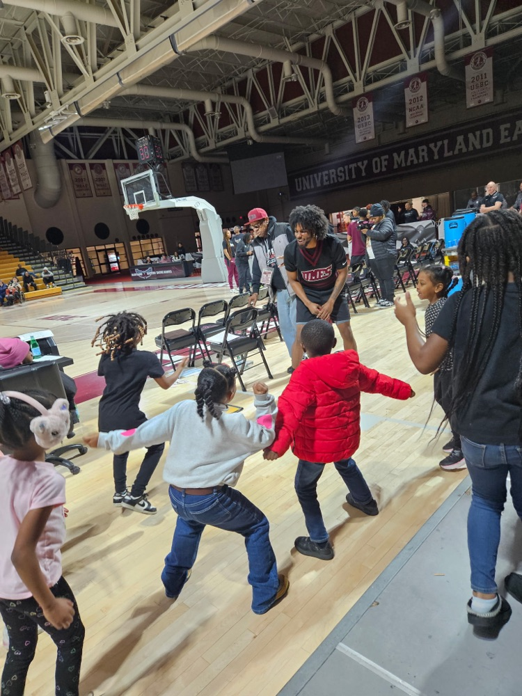 kids playing basketball