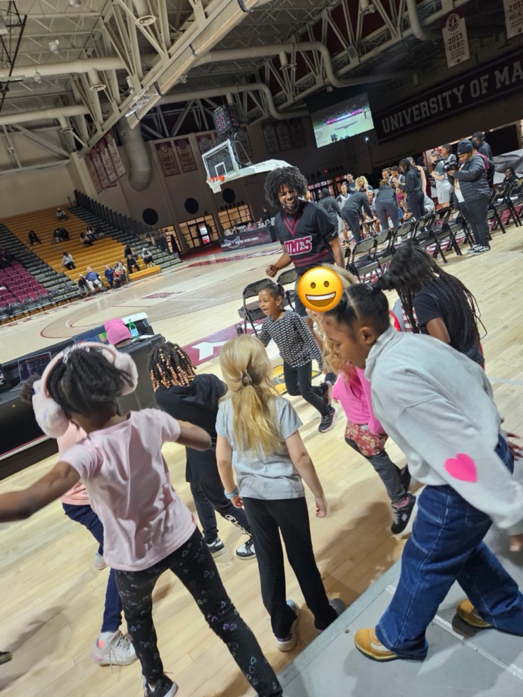 kids playing basketball