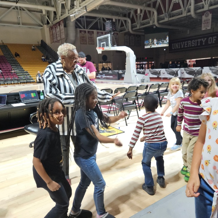 kids playing basketball