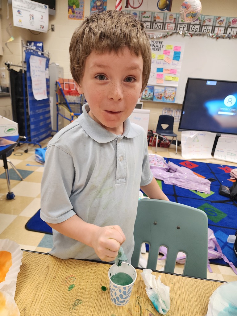 student mixing colors