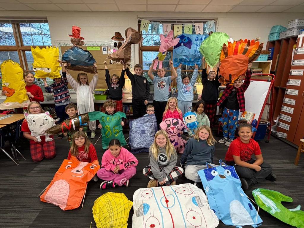 Fourth graders explored the story of Tony Sarg, the inventor of the Macy’s parade balloons, through Balloon Over Broadway. 🎈