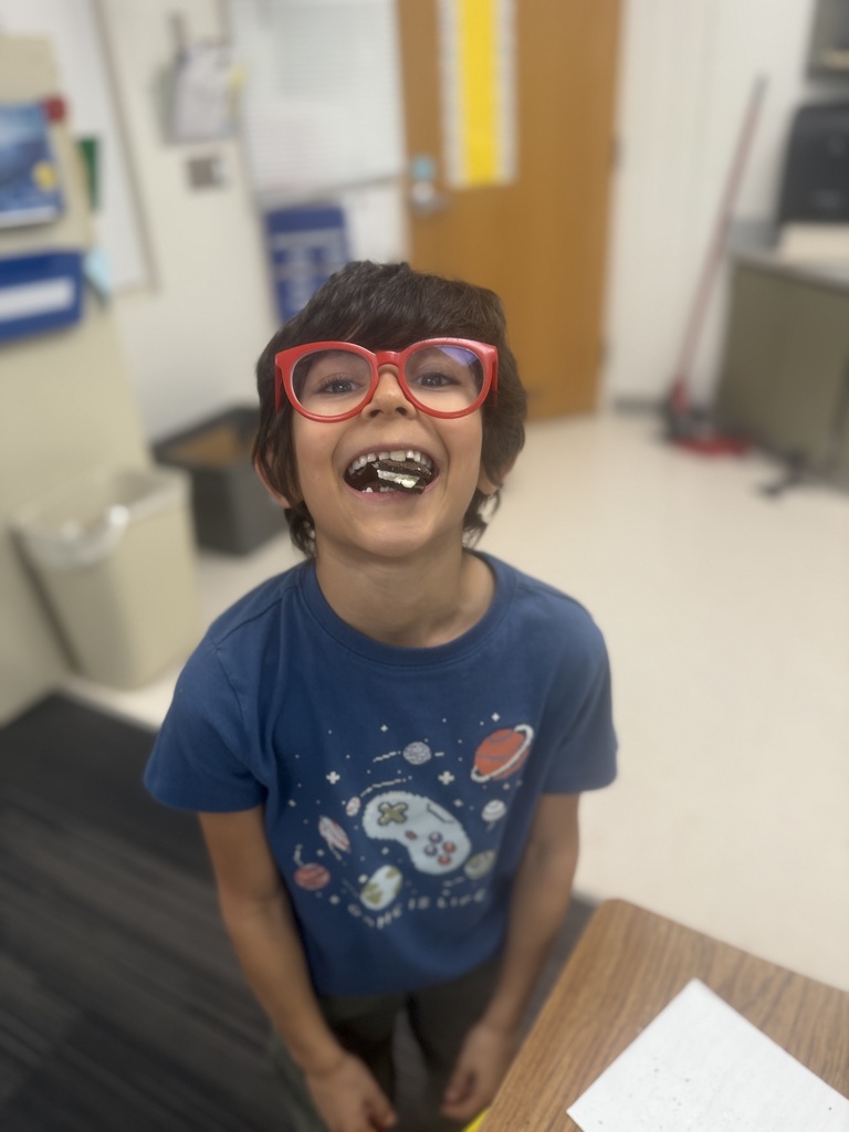 Mrs. Powell’s first graders explored eating Oreos two different ways and turned their delicious experience into creative personal narratives!