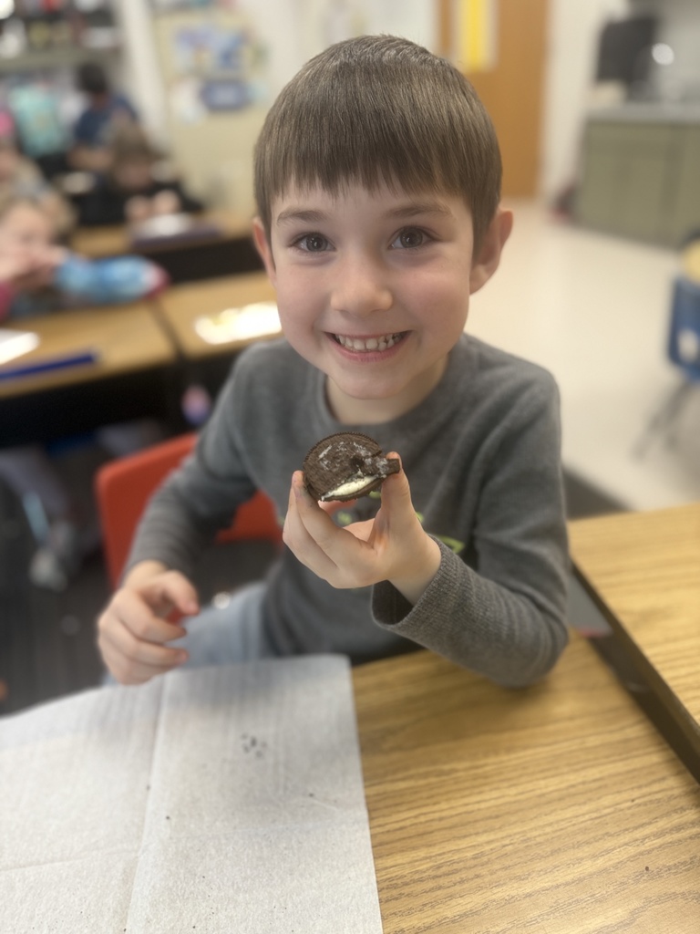Mrs. Powell’s first graders explored eating Oreos two different ways and turned their delicious experience into creative personal narratives!