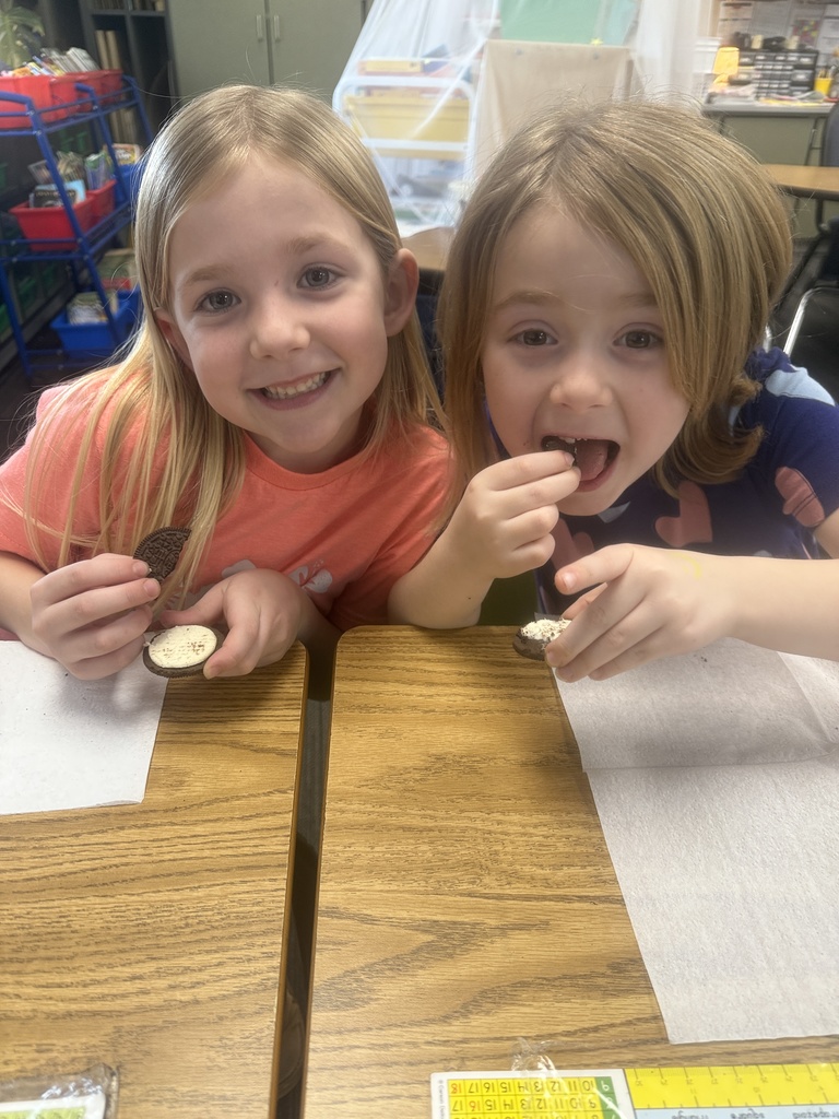 Mrs. Powell’s first graders explored eating Oreos two different ways and turned their delicious experience into creative personal narratives!