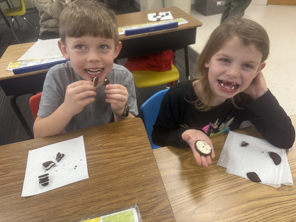 Mrs. Powell’s first graders explored eating Oreos two different ways and turned their delicious experience into creative personal narratives!