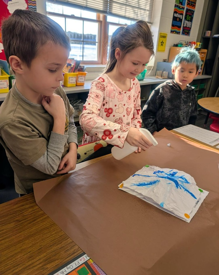 Second graders are learning how rivers flow by creating mountain models and simulating rain! 🌧️⛰️ #SomersetSpartanPride