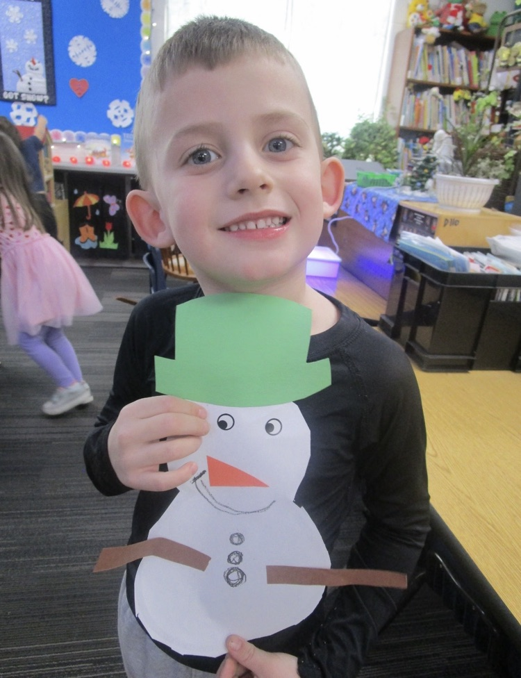 Ms. Larson’s Junior Kindergarten brought the snowman fun inside! ⛄️✨ 