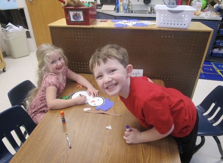 Ms. Larson’s Junior Kindergarten brought the snowman fun inside! ⛄️✨ 