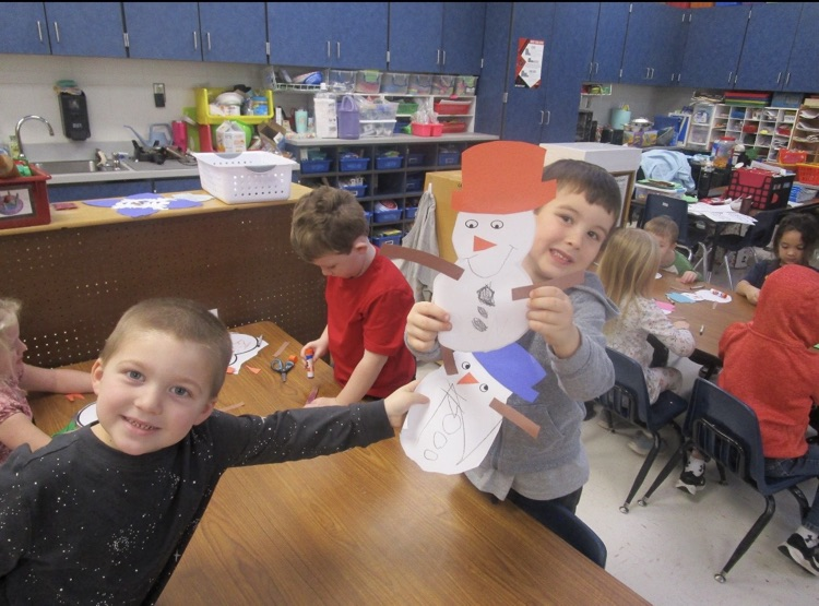 Ms. Larson’s Junior Kindergarten brought the snowman fun inside! ⛄️✨ 