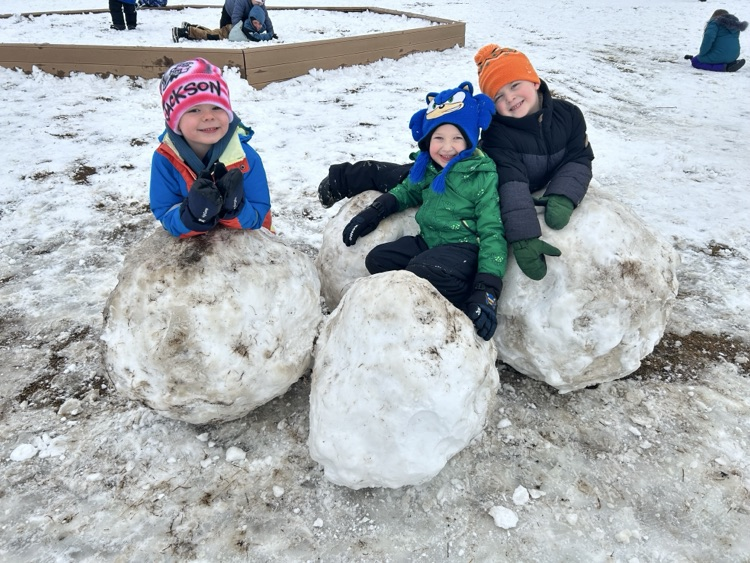 Ms. Larson’s Junior Kindergarten PM class had a blast playing in the snow! 