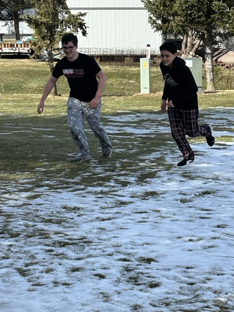 8th graders who had all of their work completed enjoyed a trip to Larry Forrest Park for some fun in the sun! ☀️🌳 It was a great way to celebrate their hard work and responsibility. #SomersetSpartanPride