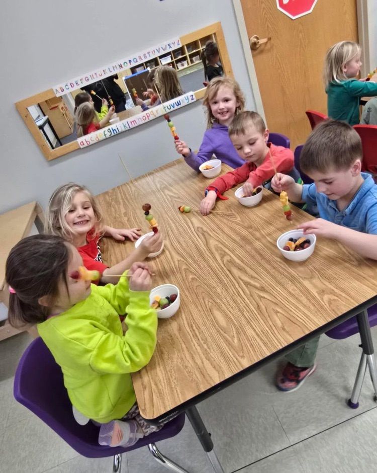 Spartan Kids Club had a colorful and tasty activity over Spring Break as students created their own “Rainbow Skewers” using fresh fruit and cheese! 🌈🧀🍓 #SomersetSpartanPride