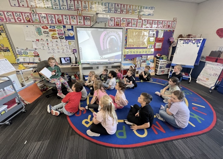 Mrs. Olson’s class had a special guest reader when one student brought in their favorite book to share with the class. 📚✨#SomersetSpartanPride 