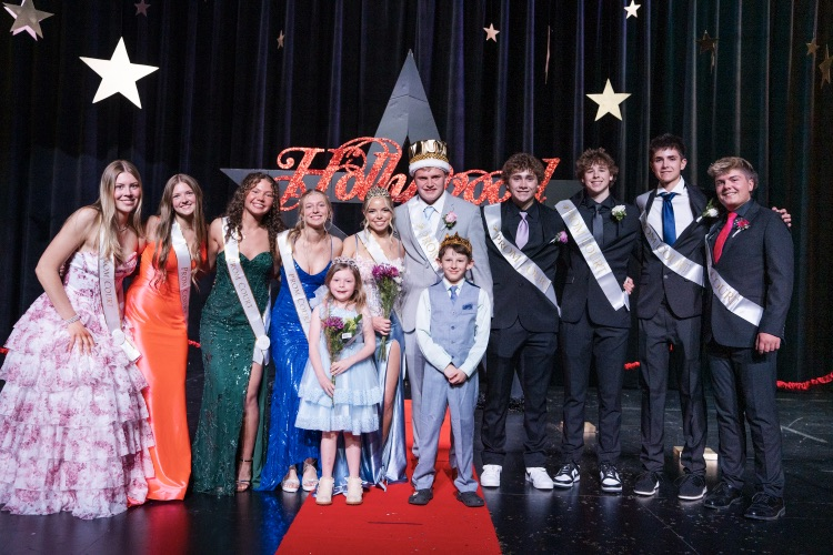 SHS juniors celebrated prom with the theme “A Night in Hollywood.”