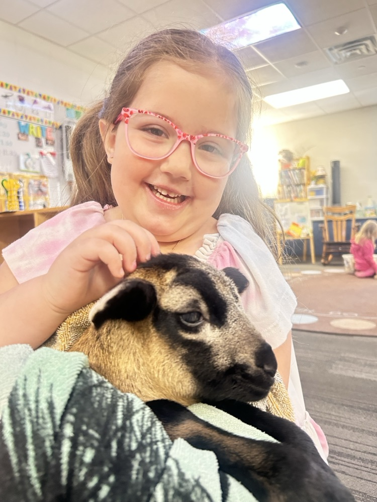 Zippy Zack made a special visit to SES and stopped by Ms. Larson’s class for some extra fun! 