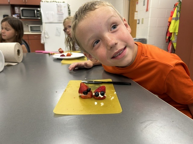 Fresh-picked strawberries and edible strawberry gnomes made for a sweet day in Garden to Give! 🍓 #SomersetSpartanPride 