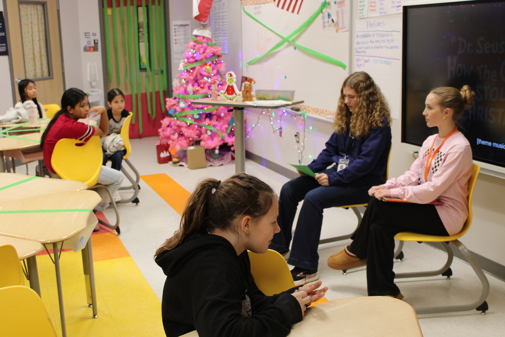 High School FFA visiting 4th grade