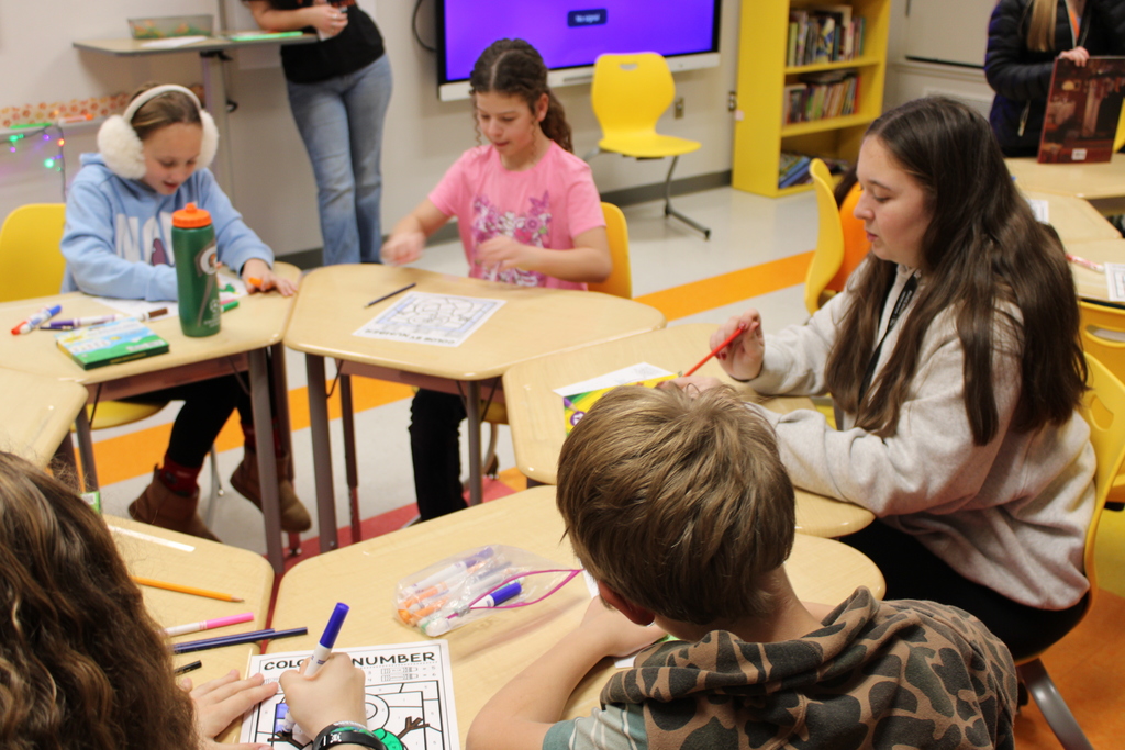 High School FFA visiting 4th grade