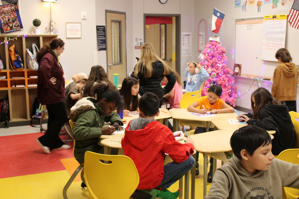 High School FFA visiting 4th grade