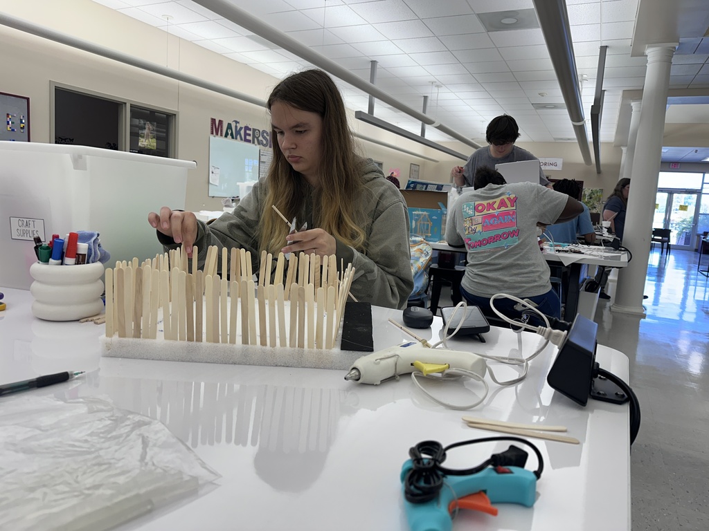 Criminal Justice Students in Makerspace