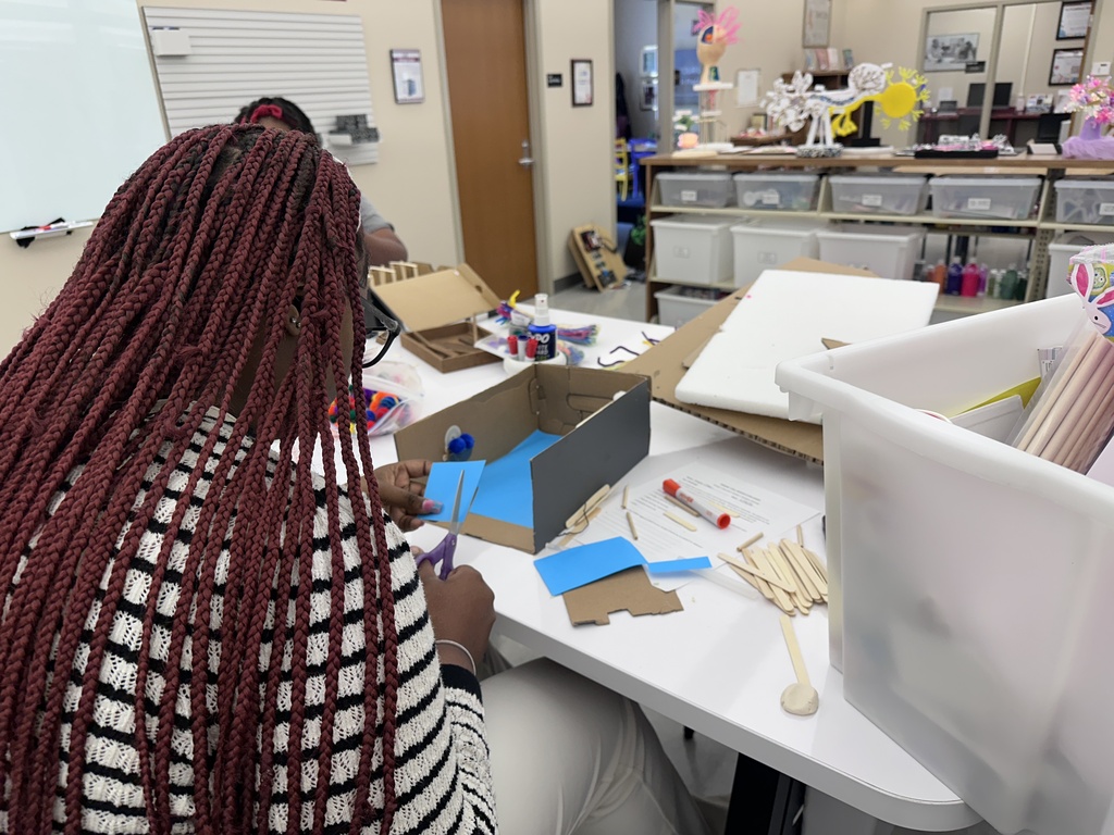 Criminal Justice Students in Makerspace