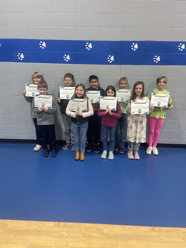Today the ES celebrated the 2nd quarter by honoring students this morning that showed characteristics of "Responsibility" and "Bulldog Leadership." 