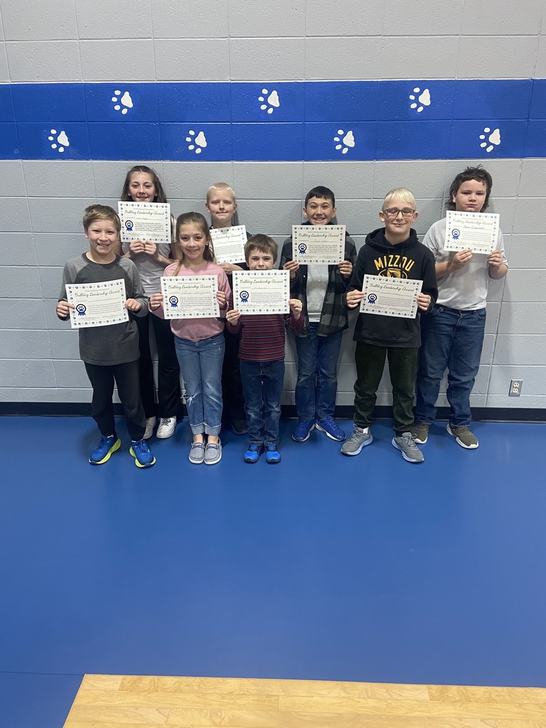 Today the ES celebrated the 2nd quarter by honoring students this morning that showed characteristics of "Responsibility" and "Bulldog Leadership." 