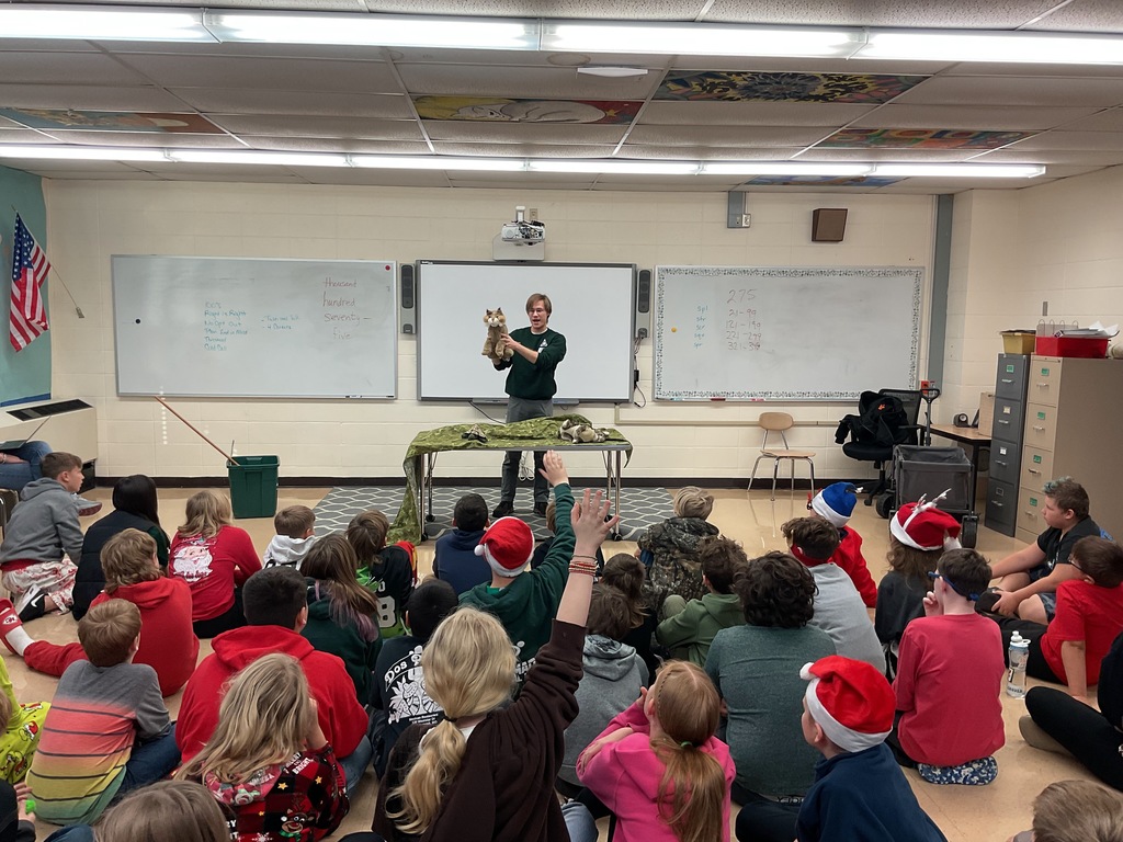 5th graders enjoyed a presentation from Runge Nature Center today where they learned more about food chains and predators. This presentation went along with current science lessons to enhance the learning process.