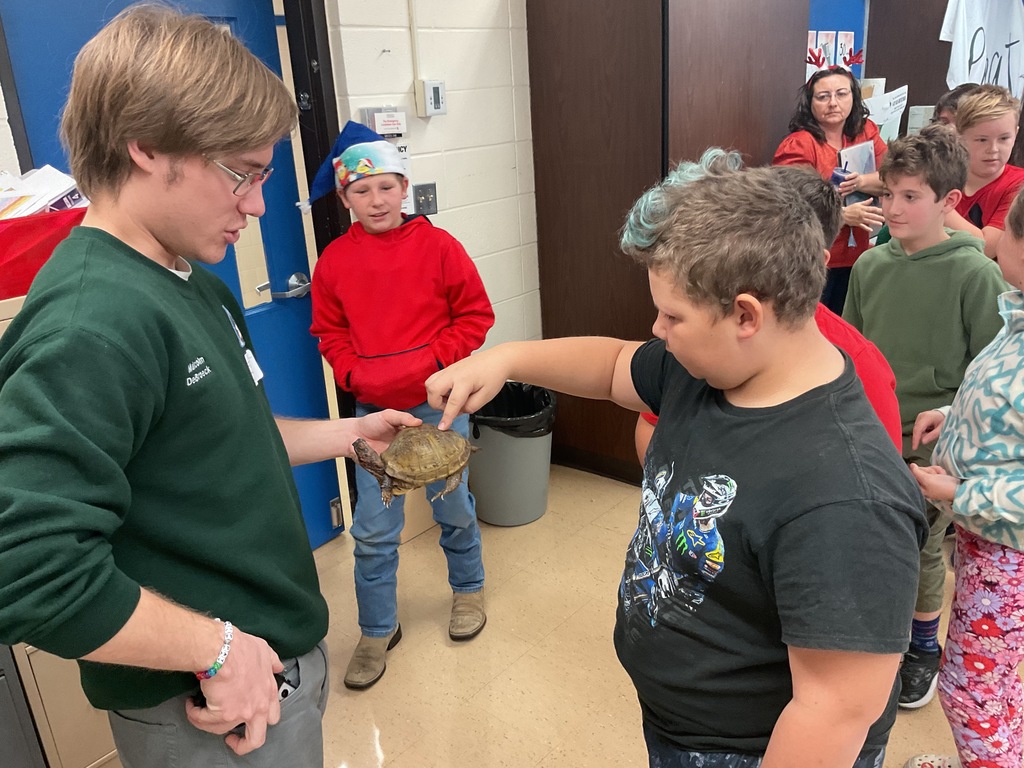 5th graders enjoyed a presentation from Runge Nature Center today where they learned more about food chains and predators. This presentation went along with current science lessons to enhance the learning process.