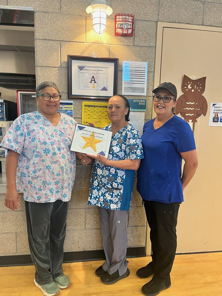 Photo: SCSD Cafeteria Staff receiving Health Partnership Award