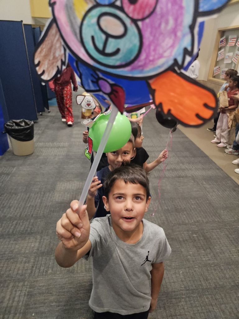 Photo: Kindergarten and 1st grade Thanksgiving Ballooon Parade