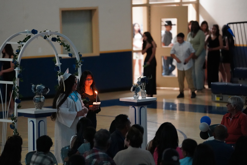 Photo: Candle & Rose Ceremony