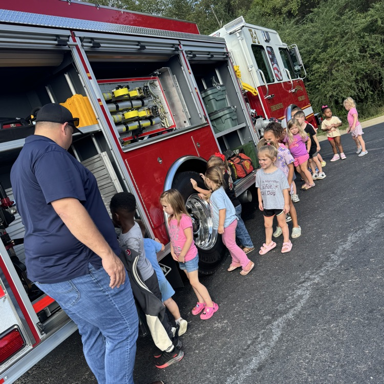 students at the fire truck
