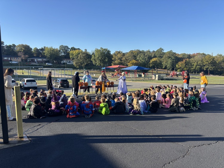 classes watching a presentation
