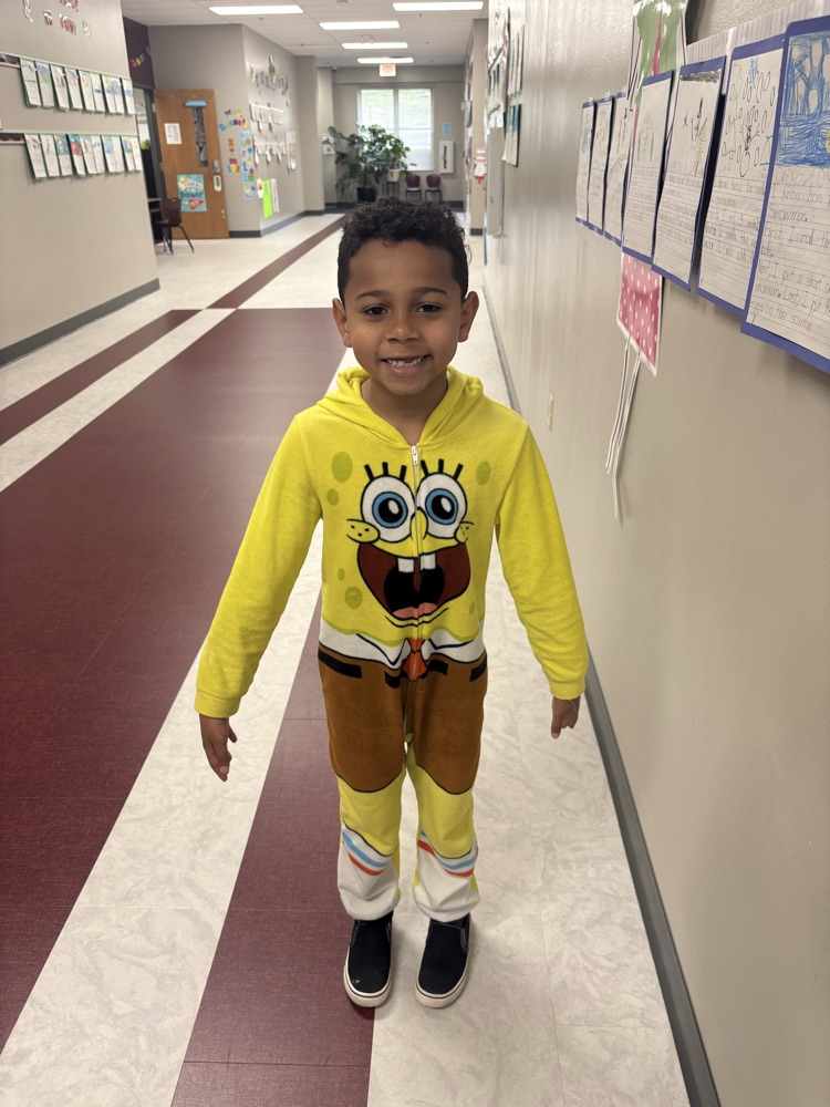 1st grade celebrates Read Across America with a few characters and lots of fun! 🍎📚