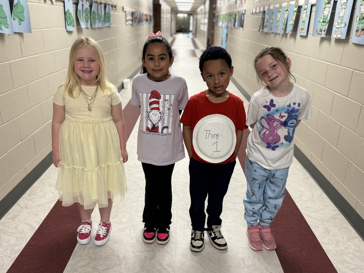 Kindergarten had some fun with book characters today too! 📚🍎