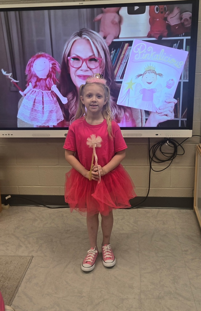 Kindergarten had some fun with book characters today too! 📚🍎