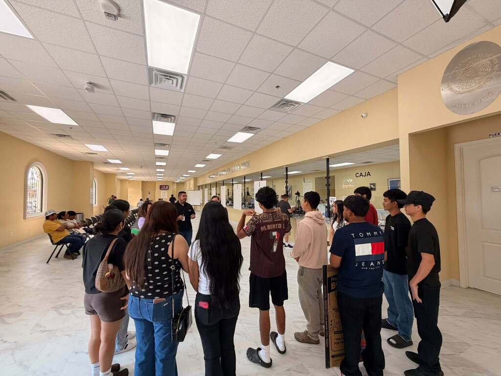 MHS students presenting at Consulmex.