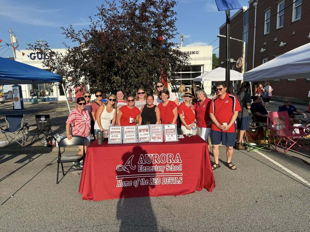 Photo of AES Teachers at Aurora's "Meet your Neighbor" event downtown