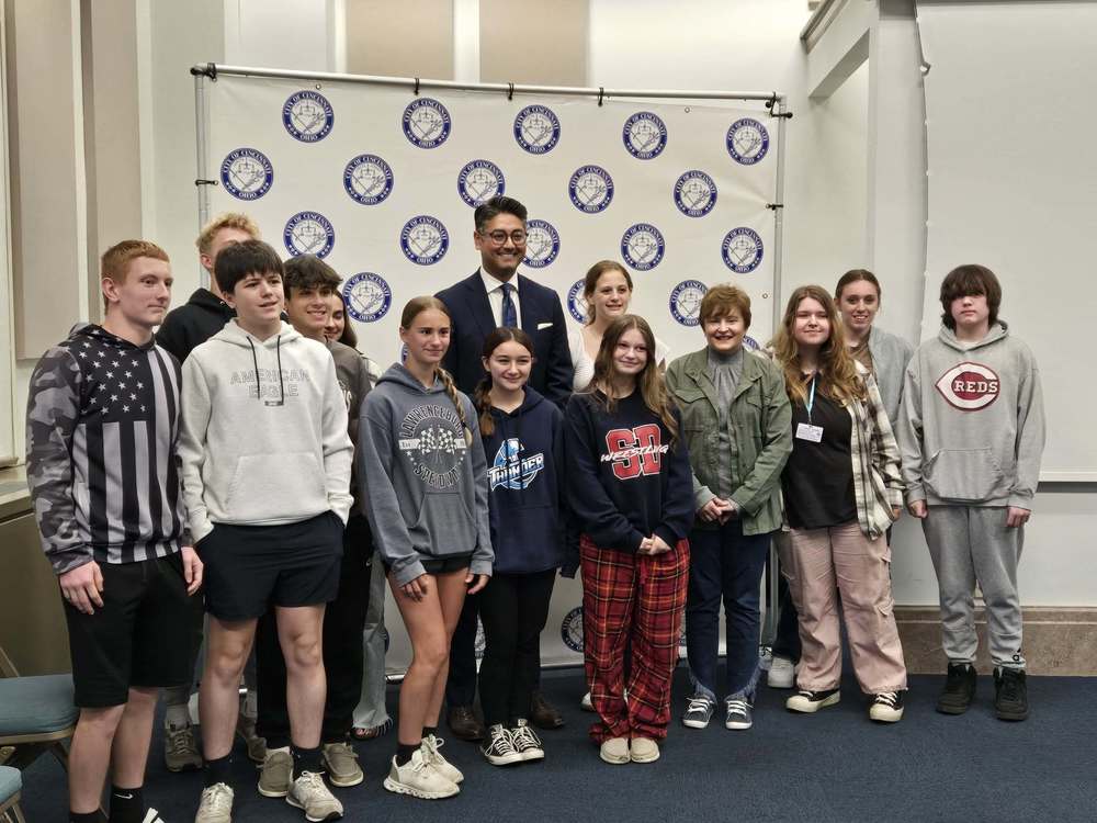 Photo of SDMS students touring Cincinnati City Hall and meeting Mayor Aftab Pureval