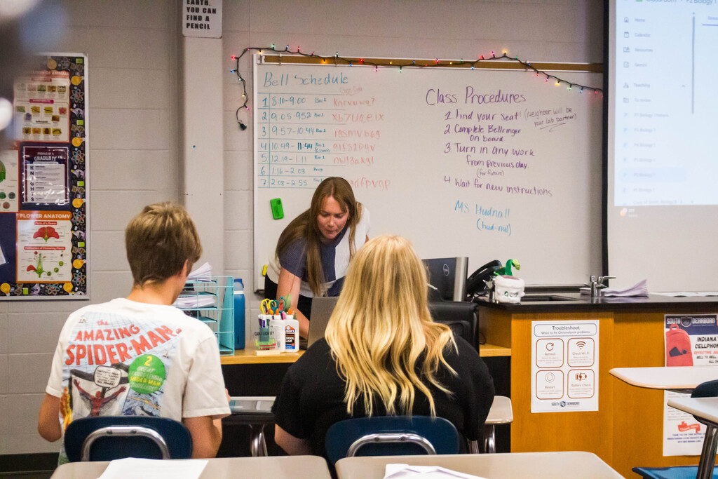 Mrs. Hudnall Meets Her SDHS Biology Students