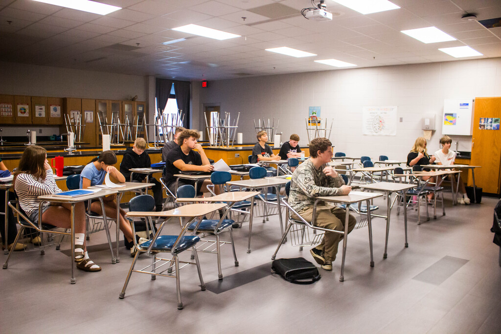 Mrs. Hudnall Meets Her SDHS Biology Students