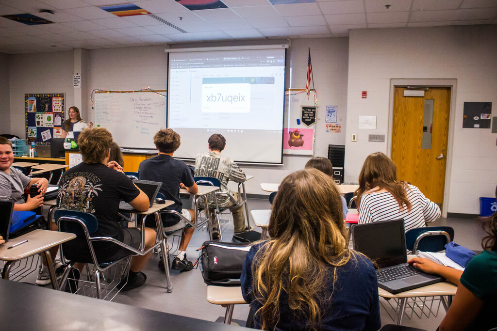 Mrs. Hudnall Meets Her SDHS Biology Students