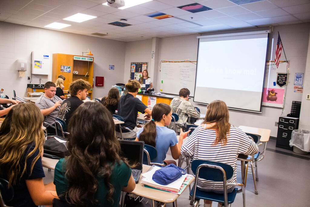 Mrs. Hudnall Meets Her SDHS Biology Students