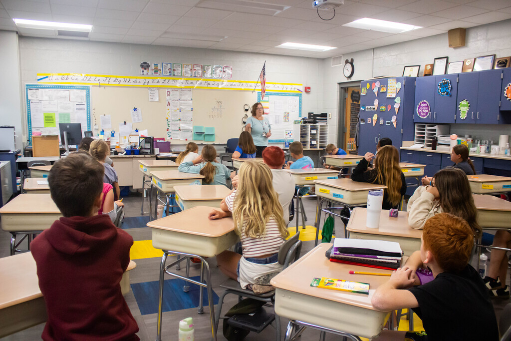Fifth-grade DES students learn to sequence events together.