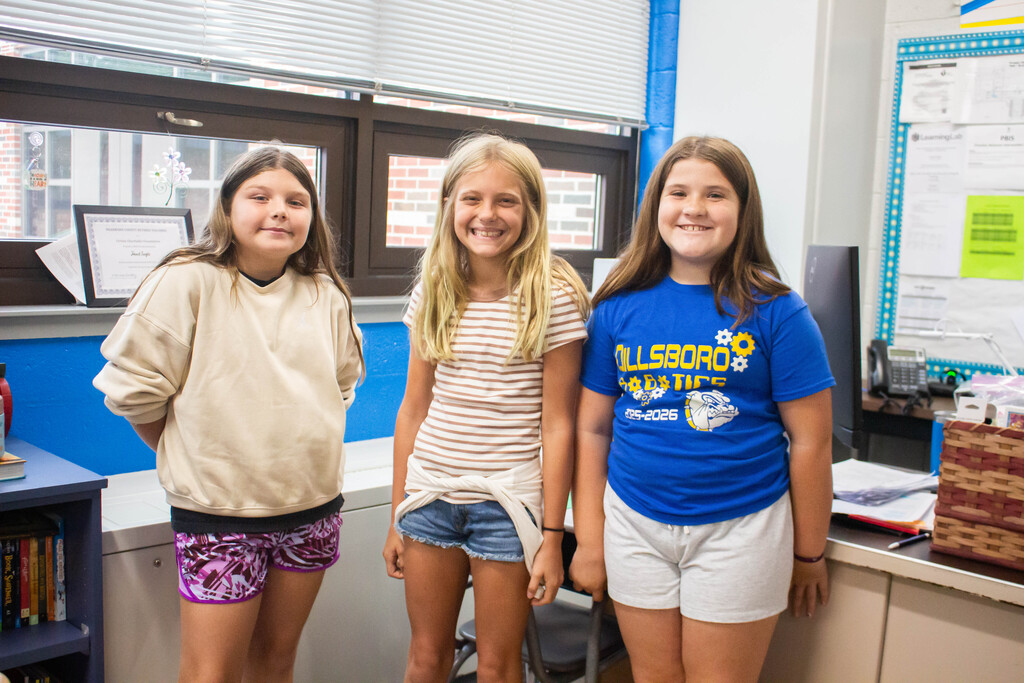 Fifth-grade DES students learn to sequence events together.