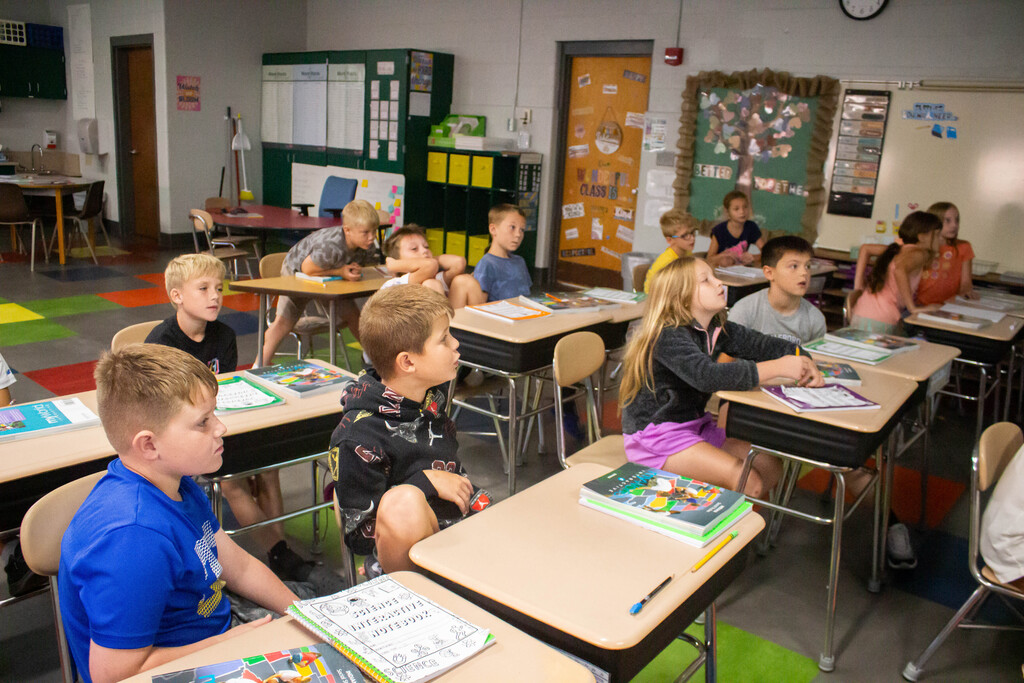 DES fourth-graders study climate