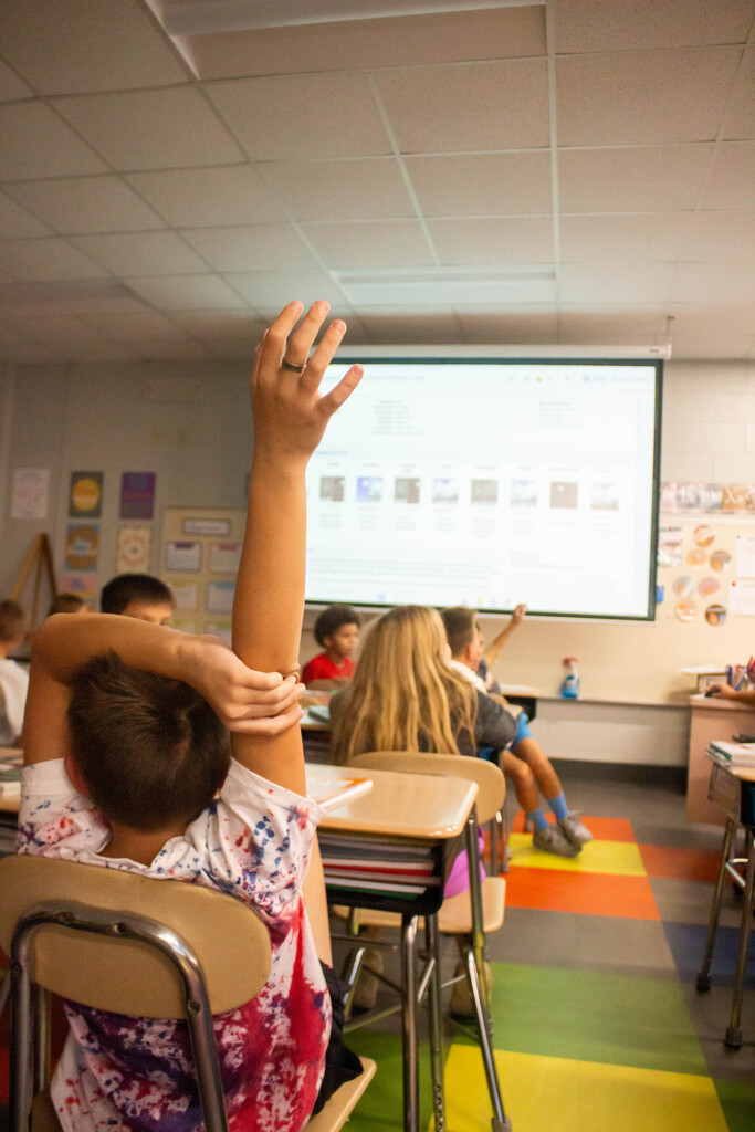 DES fourth-graders study climate