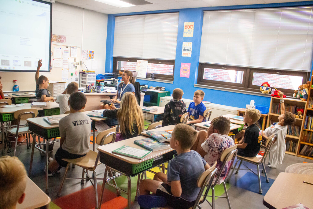 DES fourth-graders study climate
