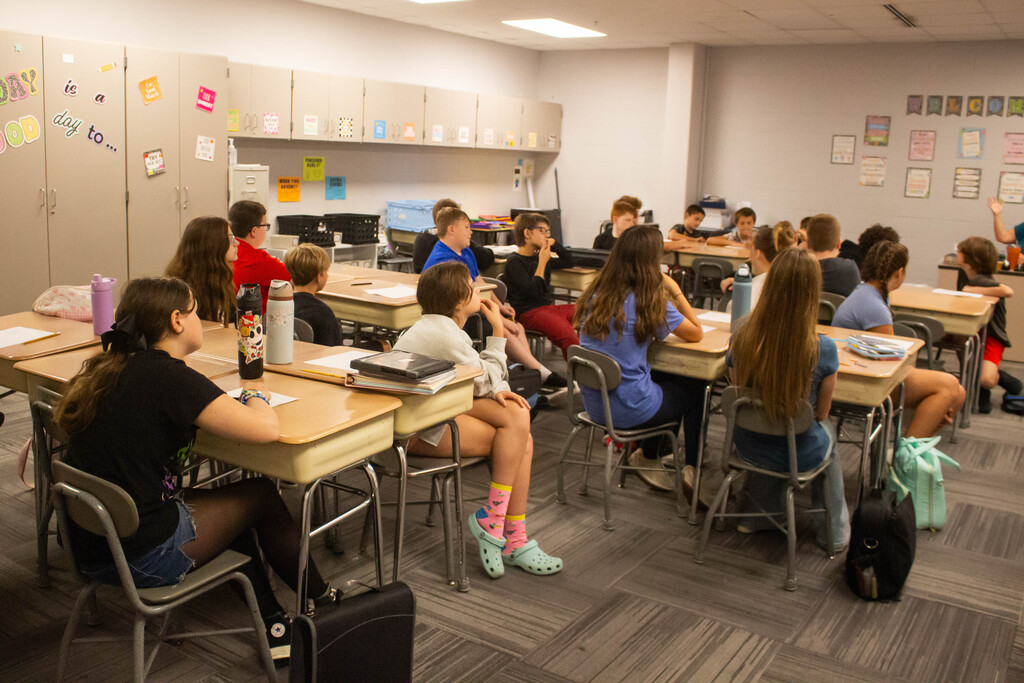 SDMS students prepare for their kindness project
